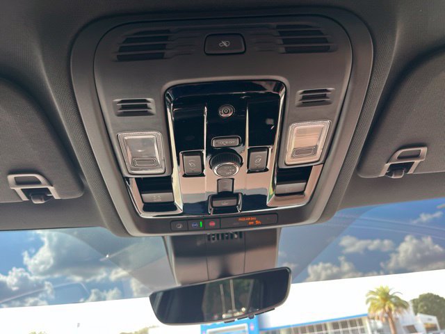 Used 2026 Chevrolet Tahoe High Country AWD/4WD image 37