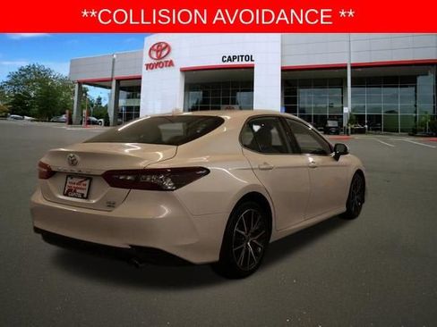Used 2022 Toyota Camry XLE AWD/4WD image 3