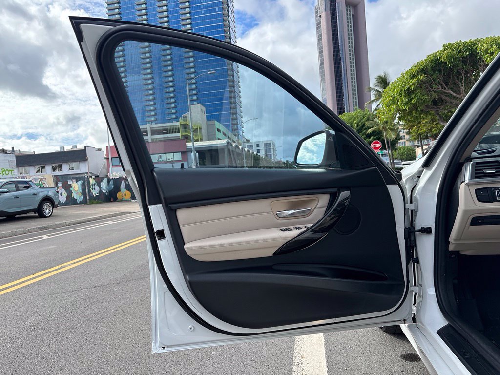 Used 2018 BMW 320i Sedan RWD image 14