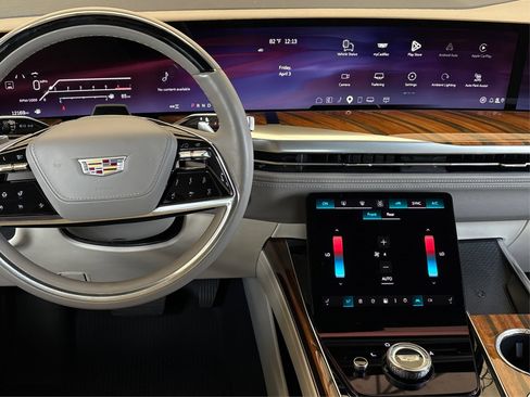 Certified 2025 Cadillac Escalade ESV Sport Platinum AWD/4WD image 18