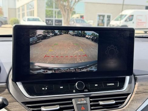 Used 2024 Nissan Altima 2.5 SV w/ SV Premium Package FWD image 20