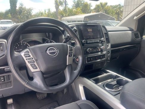 Used 2024 Nissan Titan SV w/ SV Convenience Package RWD image 11