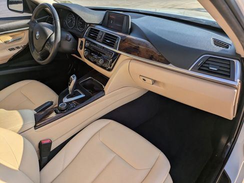 Used 2018 BMW 320i Sedan w/ Convenience Package image 28