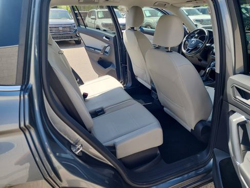 Used 2020 Volkswagen Tiguan SE image 18