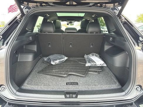 Certified 2025 Volkswagen Tiguan SE R-Line FWD image 26