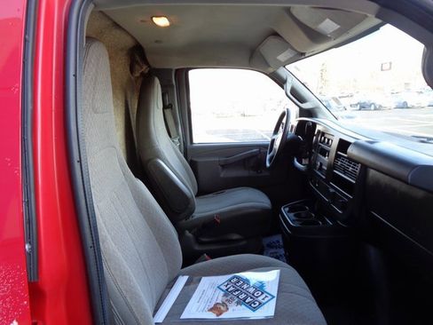 Used 2017 GMC Savana 2500 image 26