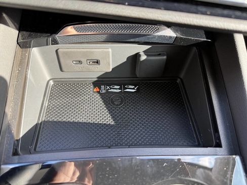 Used 2025 Buick Envision Preferred image 16