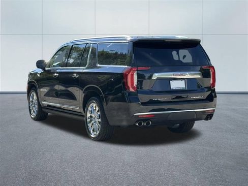 Used 2022 GMC Yukon XL Denali w/ Denali Premium Package AWD/4WD image 8