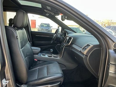 Used 2015 Jeep Grand Cherokee Summit image 11