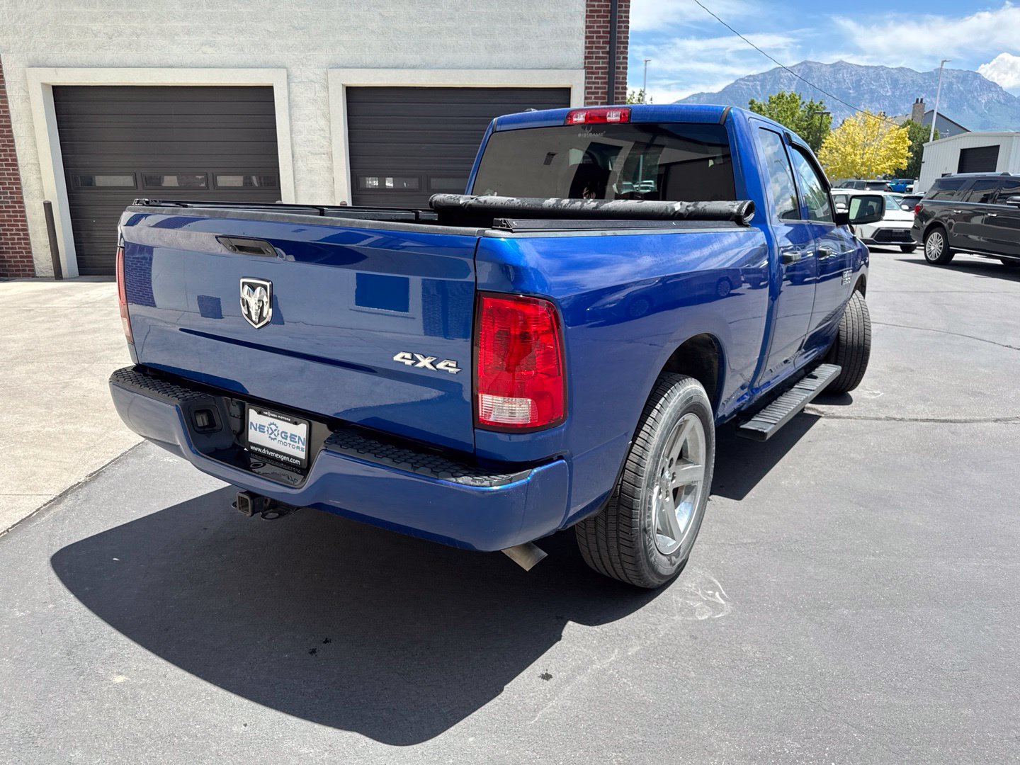 Used 2018 RAM 1500 Express AWD/4WD image 8