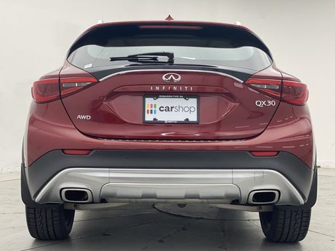 Used 2017 INFINITI QX30 Premium w/ Technology Package AWD/4WD image 4