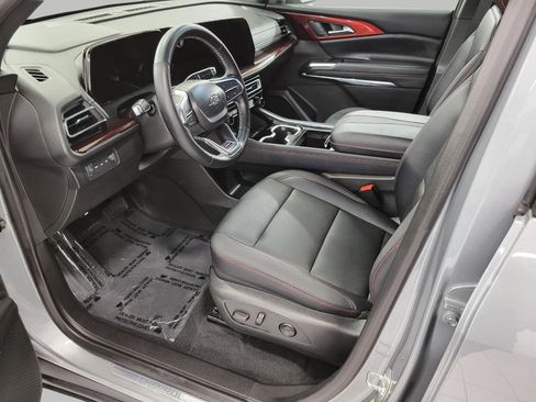 Used 2025 Chevrolet Traverse Z71 w/ LPO, Floor Liner Package AWD/4WD image 8