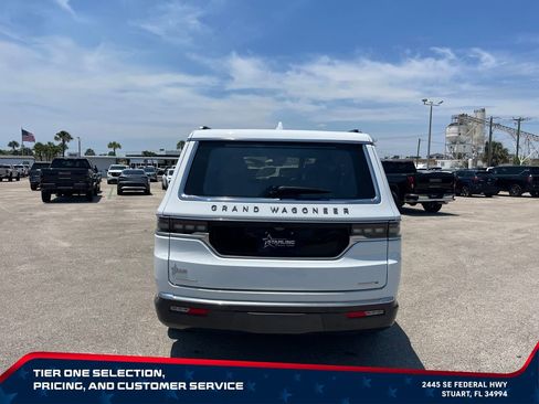 Used 2022 Jeep Grand Wagoneer Series III AWD/4WD image 6