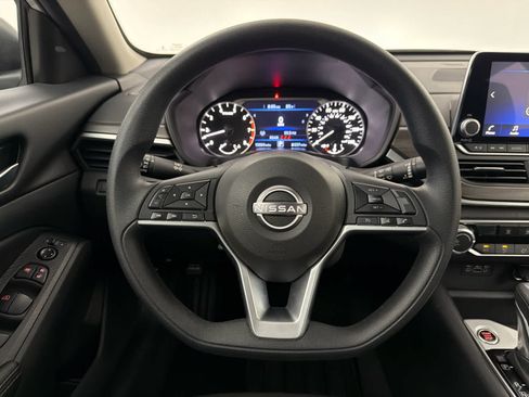 Certified 2025 Nissan Altima 2.5 SV FWD image 17