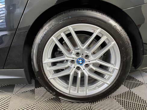 Used 2025 BMW i5 xDrive40 w/ Premium Package image 17