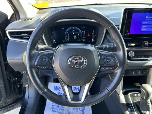 Certified 2023 Toyota Corolla Cross XLE image 20