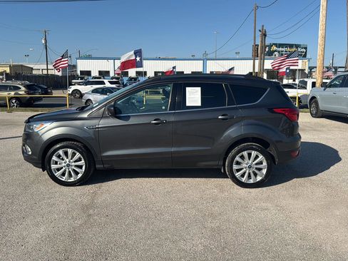 Used 2019 Ford Escape SEL image 4