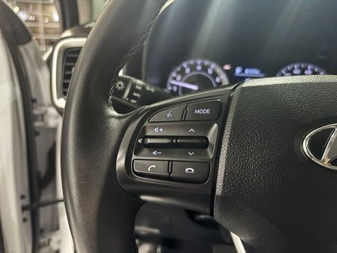Used 2021 Hyundai Venue SEL FWD image 19