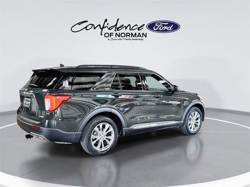 Used 2022 Ford Explorer XLT w/ Equipment Group 202A image 9