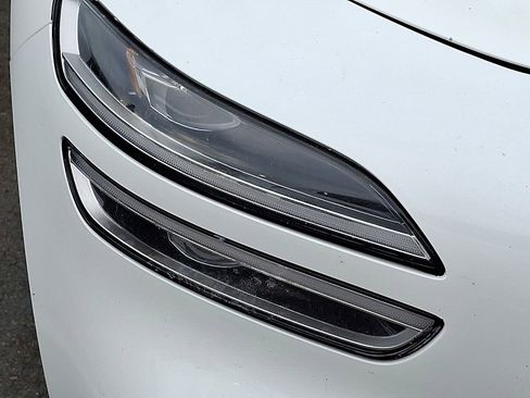 Used 2022 Genesis G70 3.3T RWD image 7