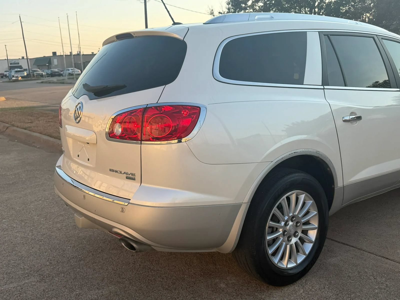 Used 2011 Buick Enclave CXL w/ Trailering Provision Package FWD image 5