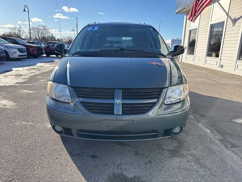 Used 2005 Dodge Grand Caravan SXT image 2