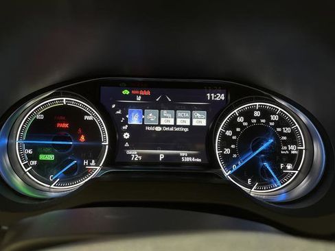 Used 2023 Toyota Venza LE image 9