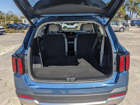Certified 2025 Kia Sorento EX image 14