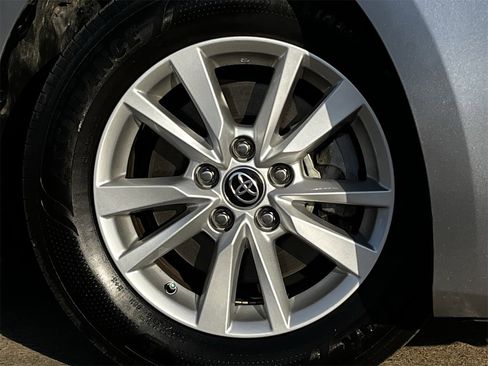 Used 2025 Toyota Camry LE image 28