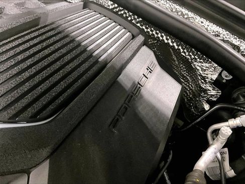 Certified 2023 Porsche Macan AWD/4WD image 34