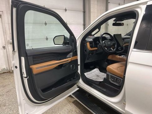Used 2023 Ford Expedition Max Platinum image 11