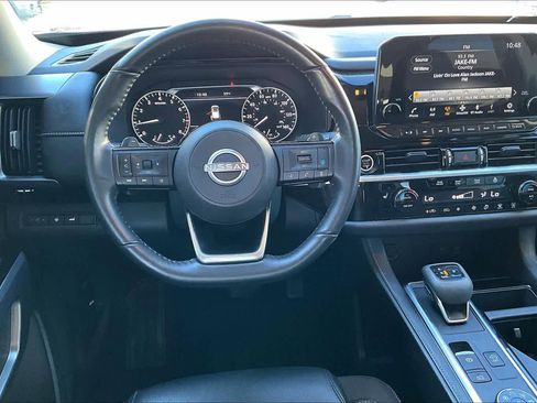 Used 2022 Nissan Pathfinder SL w/ Lighting Package (N92) image 5