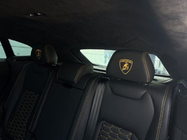 Used 2020 Lamborghini Urus AWD/4WD image 24