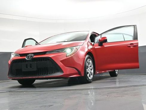 Used 2021 Toyota Corolla LE FWD image 41