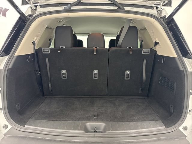 Used 2025 Nissan Pathfinder SV FWD image 26