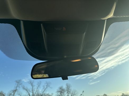 Used 2023 Nissan Rogue S image 21