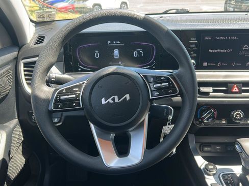 Used 2024 Kia Seltos LX AWD/4WD image 17