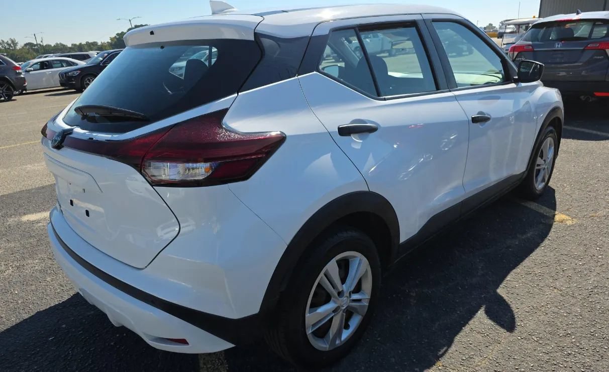Used 2022 Nissan Kicks S FWD image 3