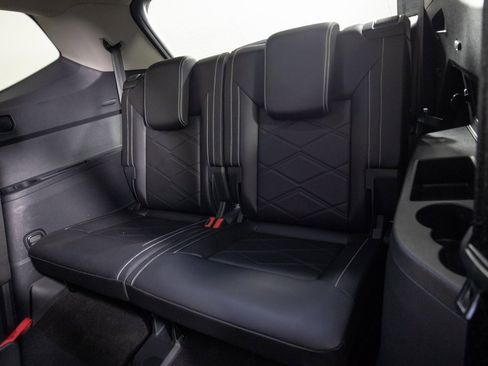 Used 2025 Volkswagen Atlas SE image 9