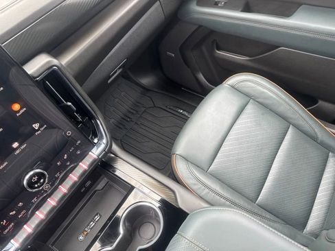 Used 2025 GMC Yukon XL AT4 AWD/4WD image 12