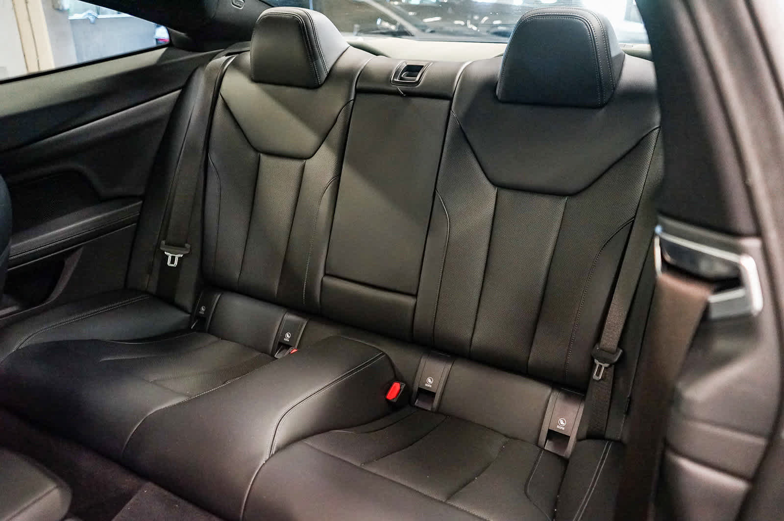 Used 2023 BMW 430i Coupe w/ Convenience Package RWD image 18