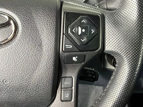 Used 2022 Toyota Tacoma TRD Off-Road AWD/4WD image 25