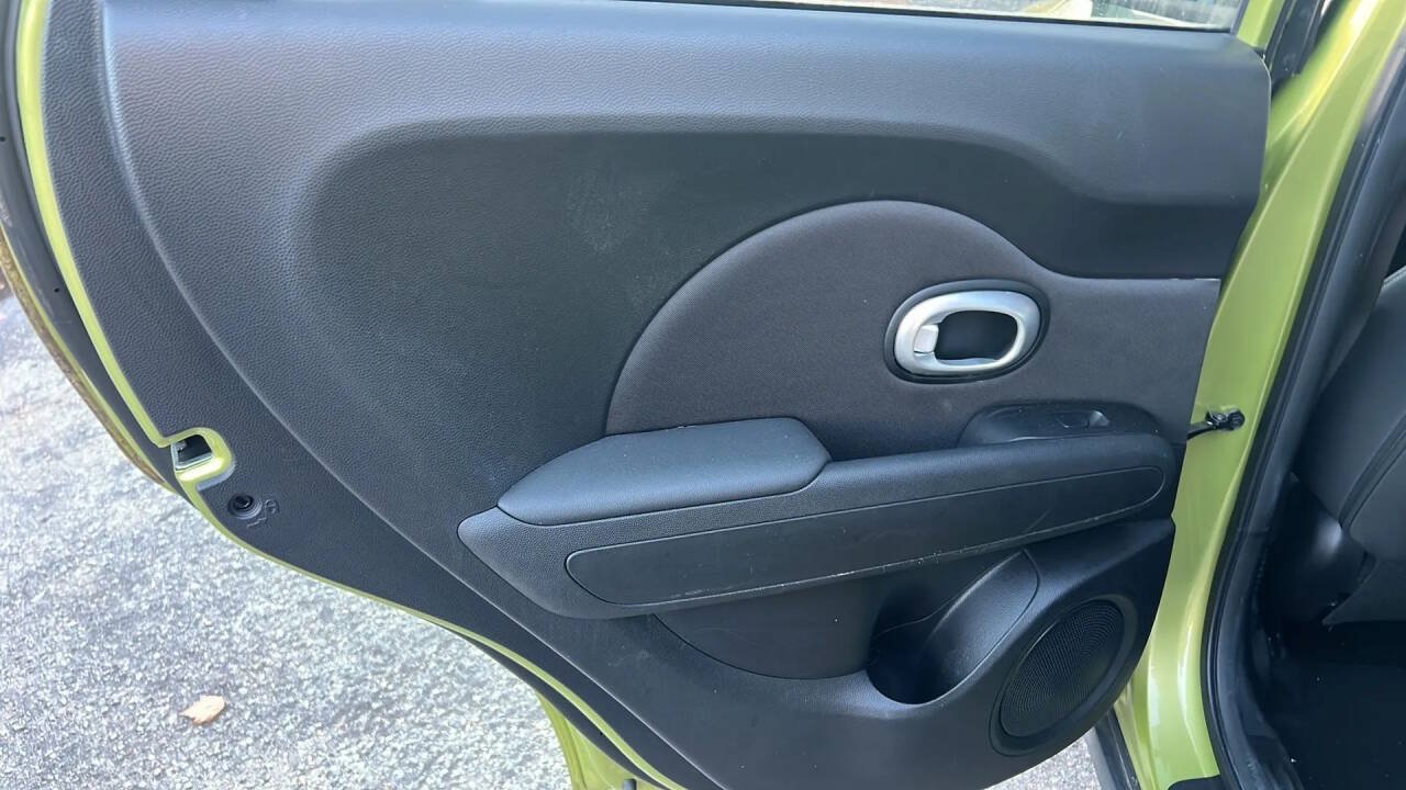 Used 2015 Kia Soul FWD image 17