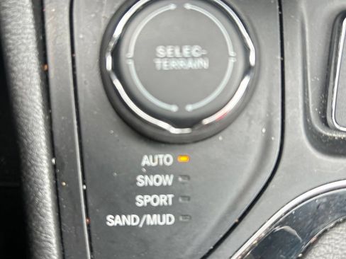 Used 2019 Jeep Cherokee Limited AWD/4WD image 27