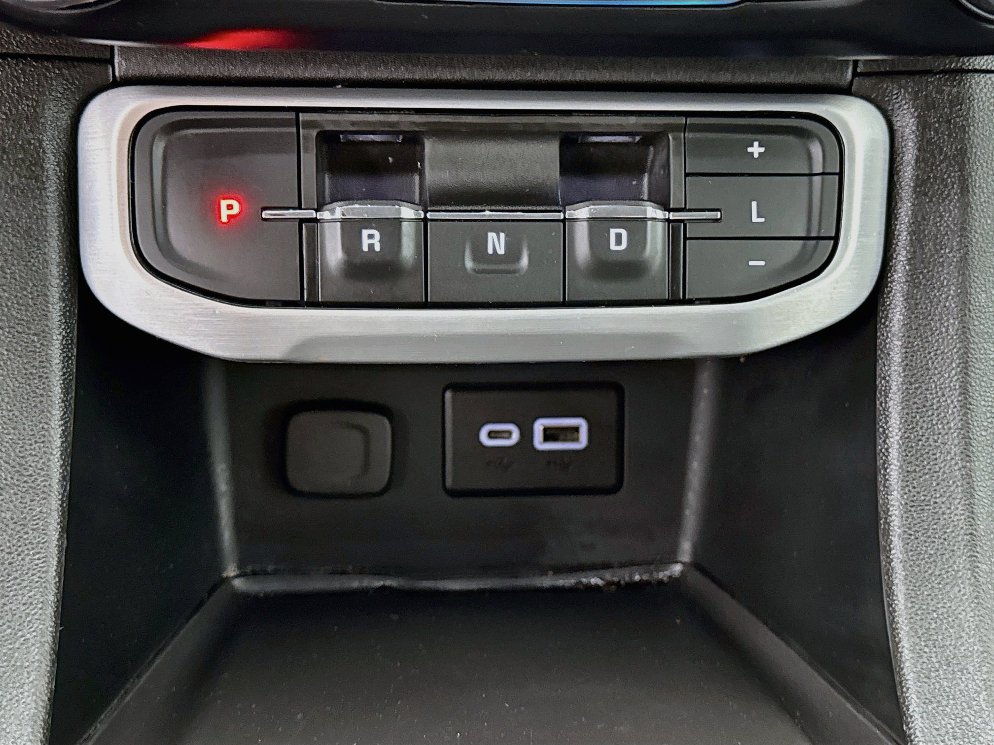 Used 2023 GMC Acadia SLE FWD image 19