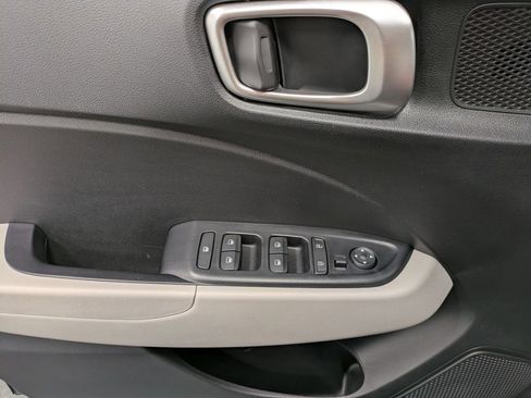 Used 2021 Hyundai Venue SEL w/ Premium Package image 10