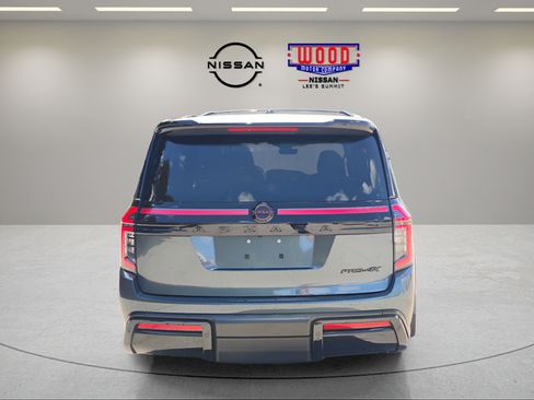 Used 2025 Nissan Armada PRO-4X AWD/4WD image 3