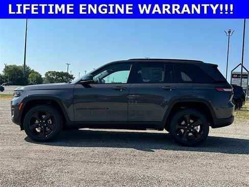 New 2025 Jeep Grand Cherokee Altitude image 4