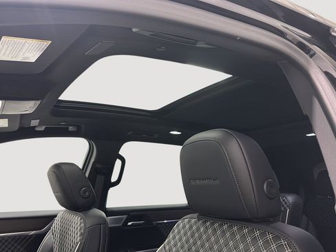 Used 2025 GMC Acadia Denali w/ Super Cruise Package image 18