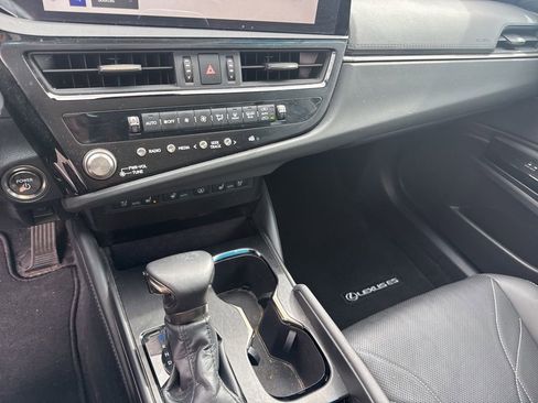 Used 2024 Lexus ES 300h w/ Accessory Package (Z1) image 7